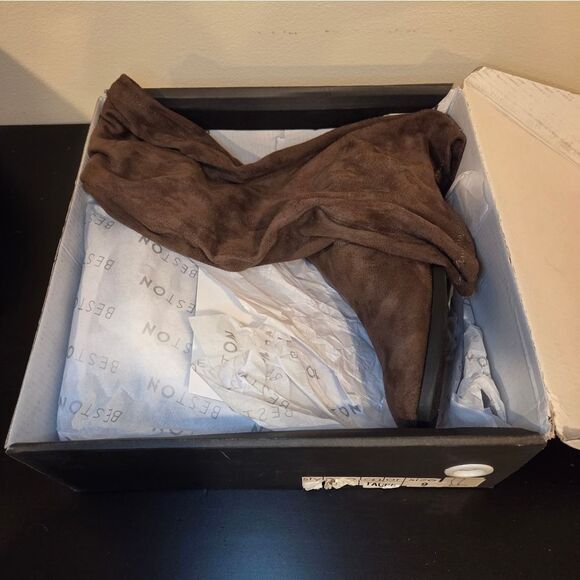 Knee high brown boots - Picture 3 of 6